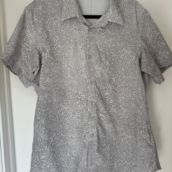 lululemon Airing Easy Short-Sleeve Shirt - Grey/White Pattern - Picture 1 of 3